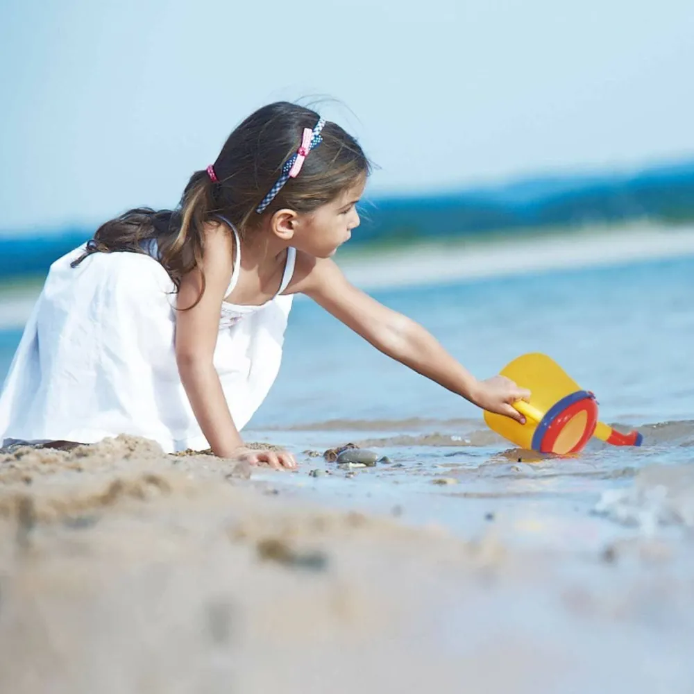 HABA Watering Can (1 Liter)< Beach & Outdoor Toys