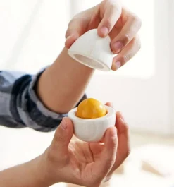 HABA Wooden Eggs With Removable Yolk Play Food< Pretend Play Food